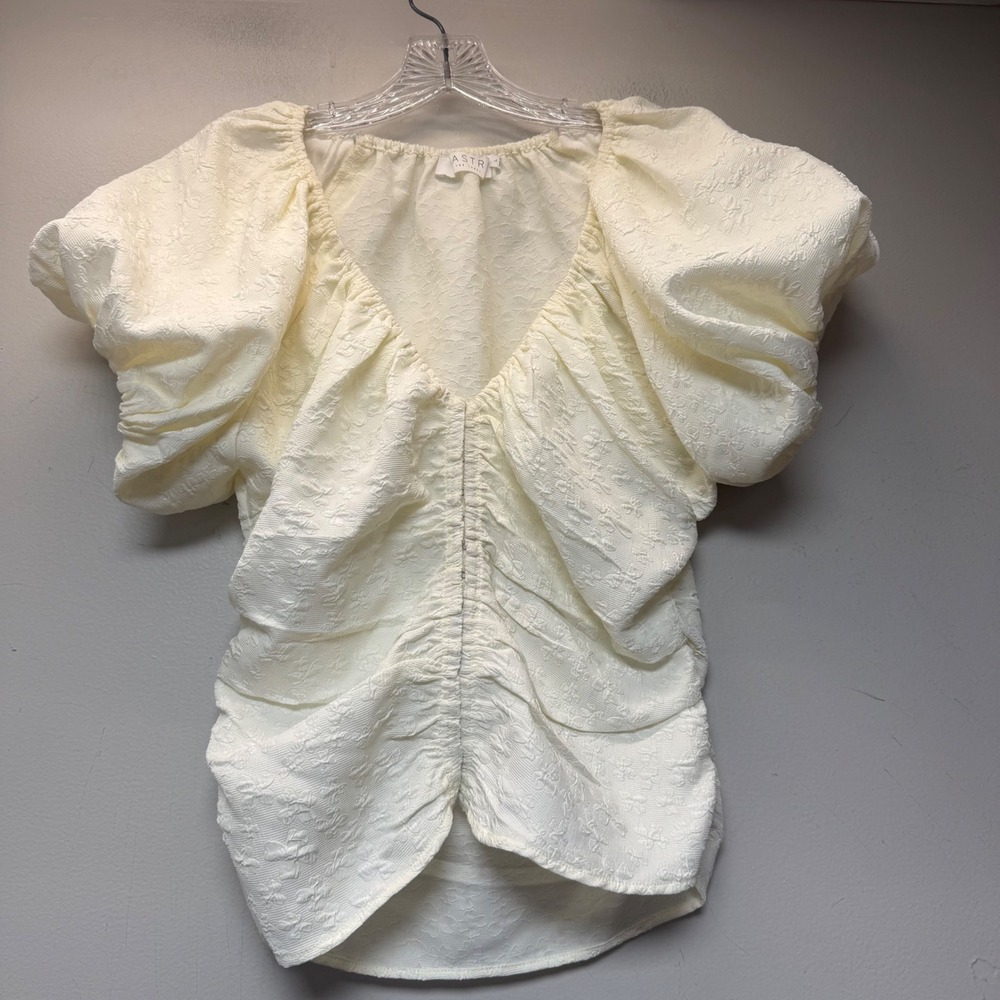 ASTR the Label Blouse Womens Large Cream Excellent‎ Ruched Floral Jacquard Puff